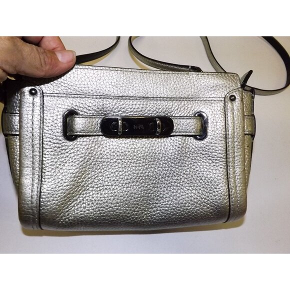 Coach Metallic Swagger Clutch Crossbody Bag Silver Secure Turnlock Closure - Picture 5 of 15